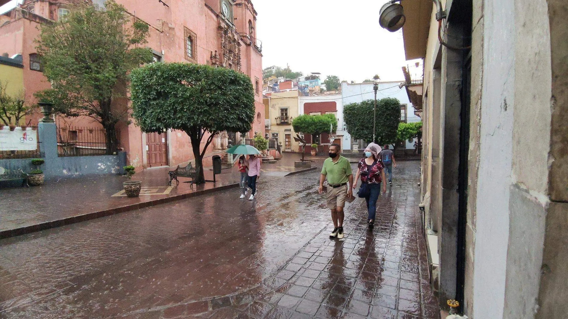 LLOVIZNAS Y AMBIENTE FRIO PARA LOS SIGUIENTES DIAS (1)